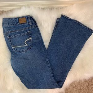 2️⃣/2️⃣0️⃣American Eagle medium wash jeans